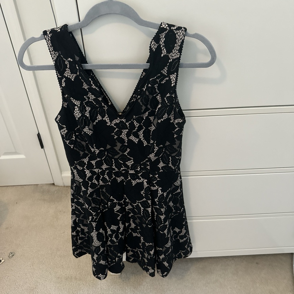 Elegant Black Lace Sleeveless Top